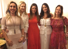 Teca Martins e Isabela Dantas comandam festa de Natal