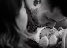 Marília Mendonça dá a luz a Léo, seu primeiro filho