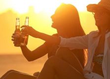 Corona vai comandar experiências em praias do Nordeste