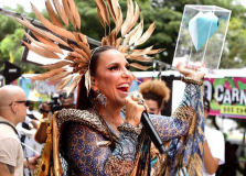 O prêmio também veio: Ivete Sangalo é agraciada com música do Carnaval