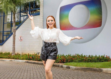 Larissa Manoela confirma ida para Globo