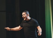 Brasileiro que visitou todos os países do planeta ministra palestra em Salvador