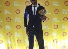 Luís Miranda ganha o Prêmio Shell de Teatro na categoria “Melhor Ator”