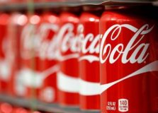 Coca-Cola suspende publicidade de todas suas marcas