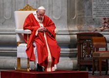 Papa abre Semana Santa com missa sem presença de fiéis