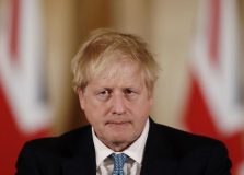 Premiê britânico Boris Johnson é internado na UTI