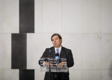 Questionado sobre impeachment de Bolsonaro, Maia diz que coronavírus é prioridade