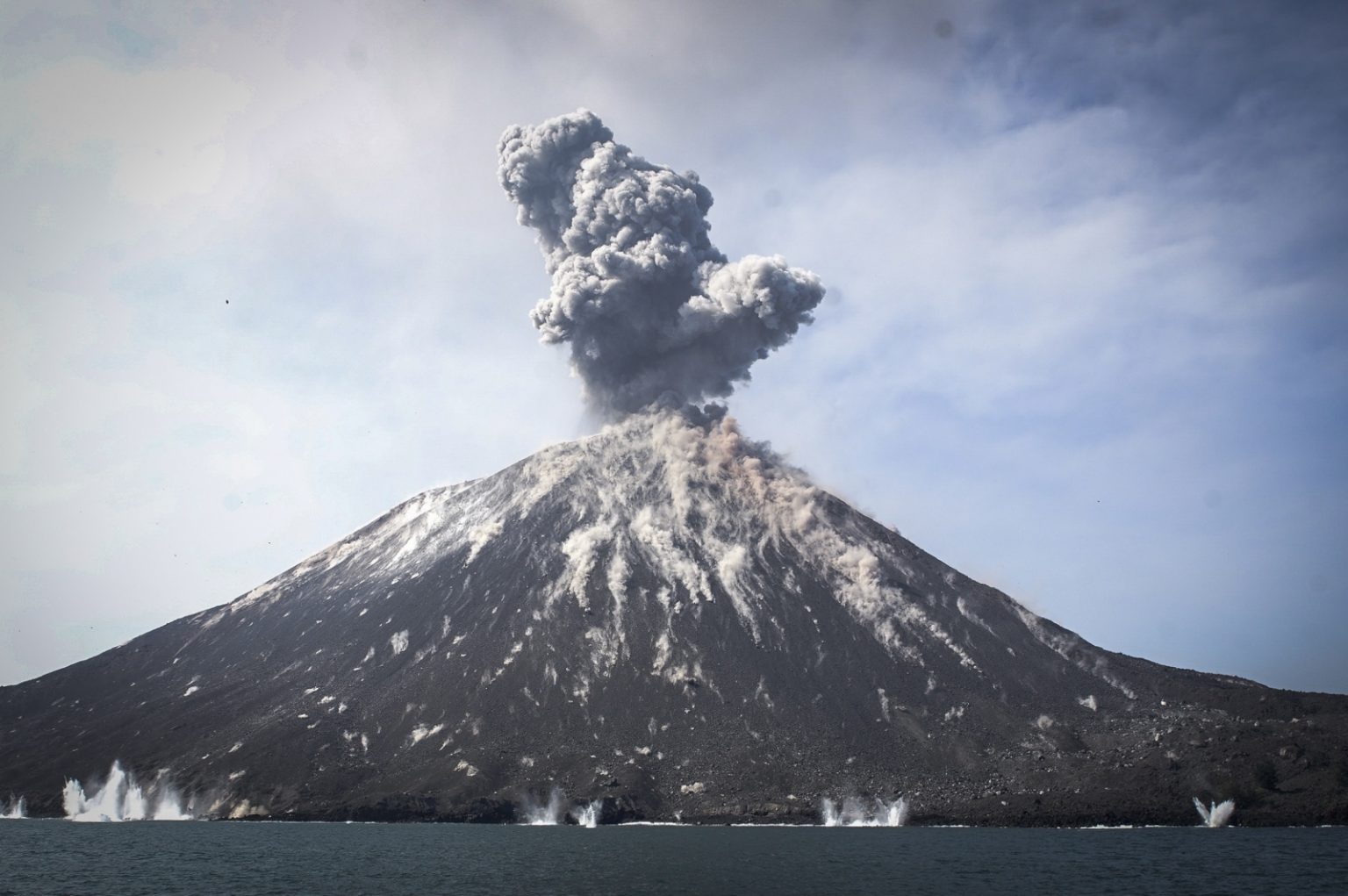 Vulc O Krakatoa Entrou Em Erup O Na Indon Sia Anota Bahia   Anotabahia Vulcao Krakatoa Entrou Em Erupcao Na Indonesia Vulcao Krakatoa Anotabahia 1536x1021 