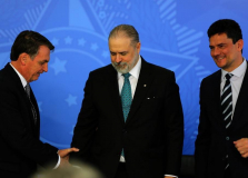 Aras pede que PF recupere registro de reunião entre Moro e Bolsonaro