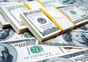 Dólar recua e bolsa renova marca em fechamento de mês com otimismo no mercado