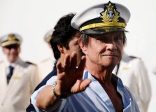 Gusttavo Lima compra iate de Roberto Carlos avaliado em R$ 25 milhões