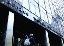 Vacina contra Covid-19 deve sair em outubro, mas produção em larga escala será em 2021, diz Pfizer