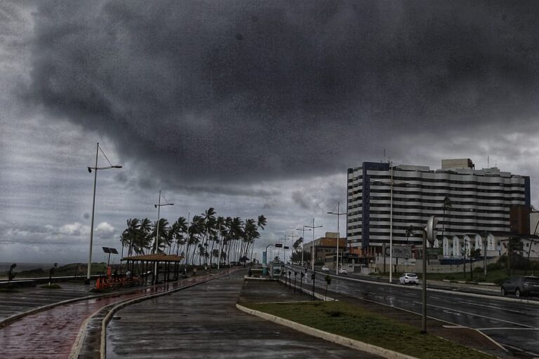 Qual foi a temperatura mais baixa registrada em Salvador?