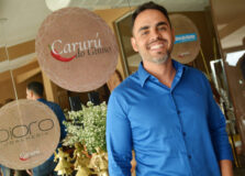 “Sou um homem realizado e acho que isso é motivo de muita sorte”, diz Eduardo Oliva, aniversariante do dia (16)