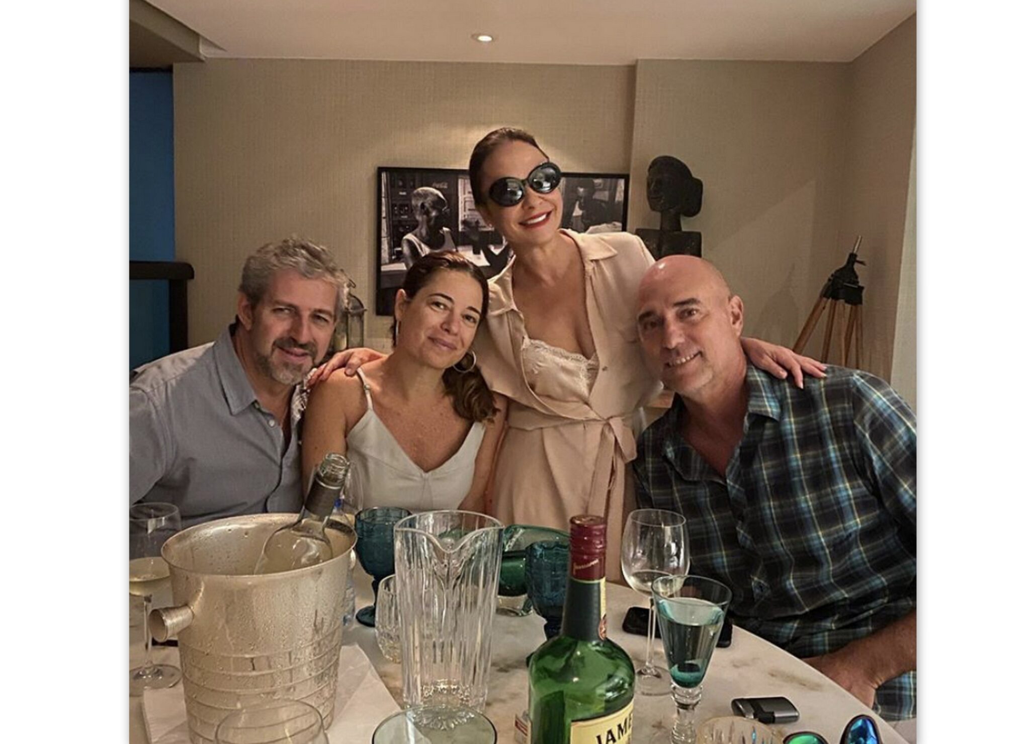 Pico Garcez, Sheila Auster e Aloísio Melo, em jantar na casa de Regininha Mendes, em Salvador (BA).
