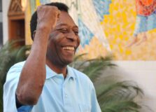 Aos 80 anos, Pelé é homenageado pela Fifa