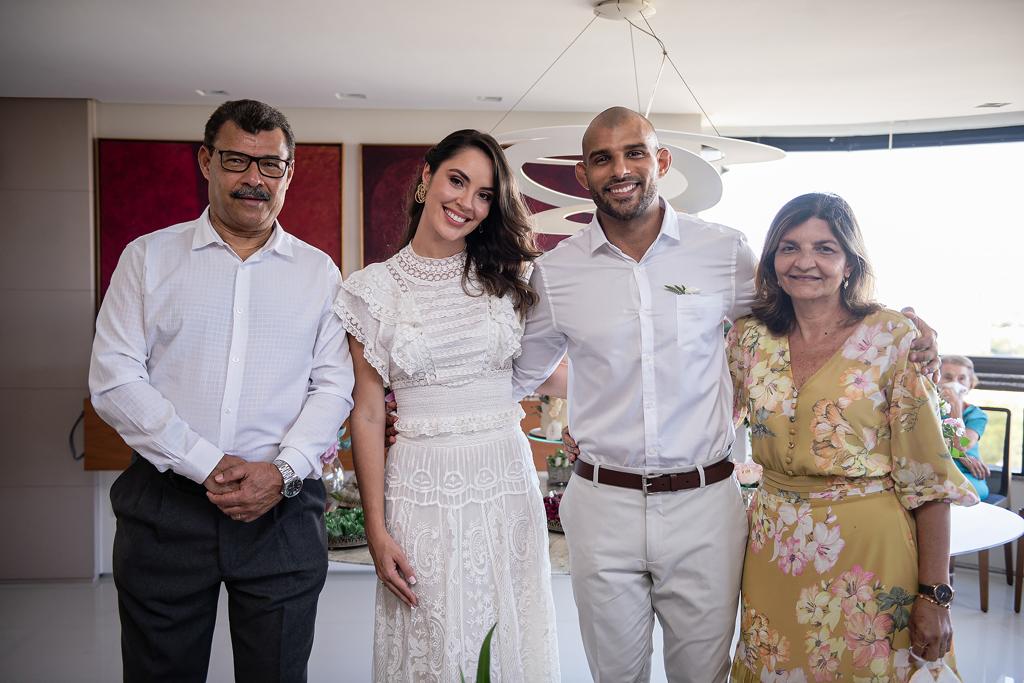 Ana Carolina Porto e Flávio Simas com Luiz Augusto e Nadja Simas, pais do noivo