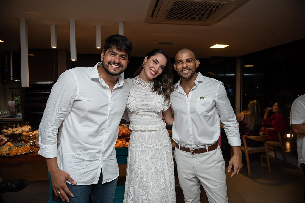 Ana Carolina Porto e Flávio Simas com Thiago Hegeout