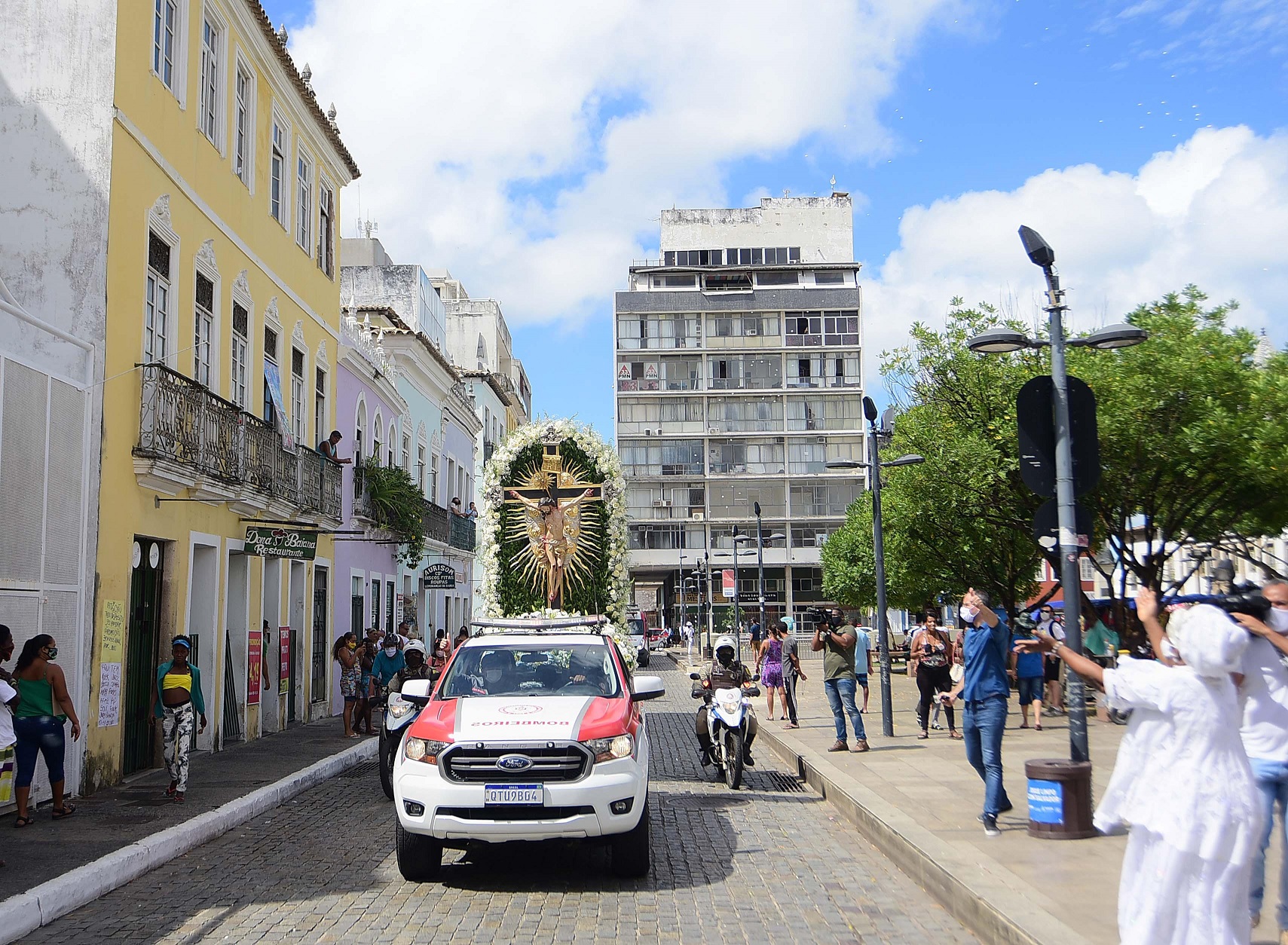 Imagem do Senhor do Bonfim em cortejo pelas ruas de Salvador