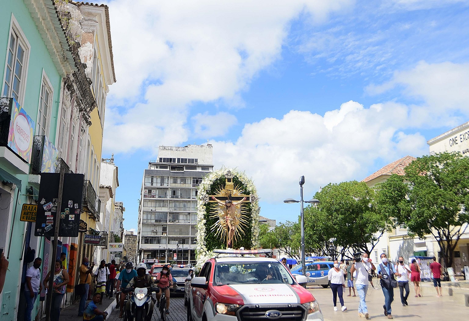 Imagem do Senhor do Bonfim em cortejo pelas ruas de Salvador