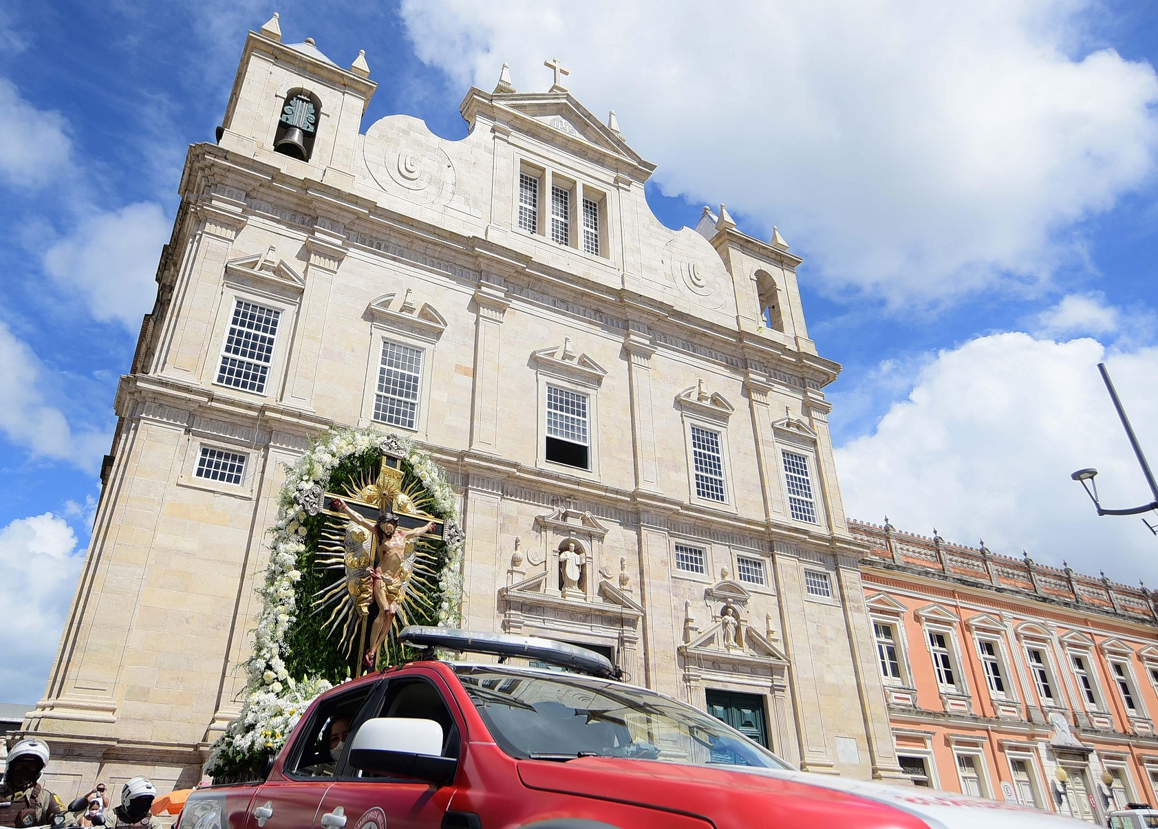 Imagem do Senhor do Bonfim em cortejo pelas ruas de Salvador