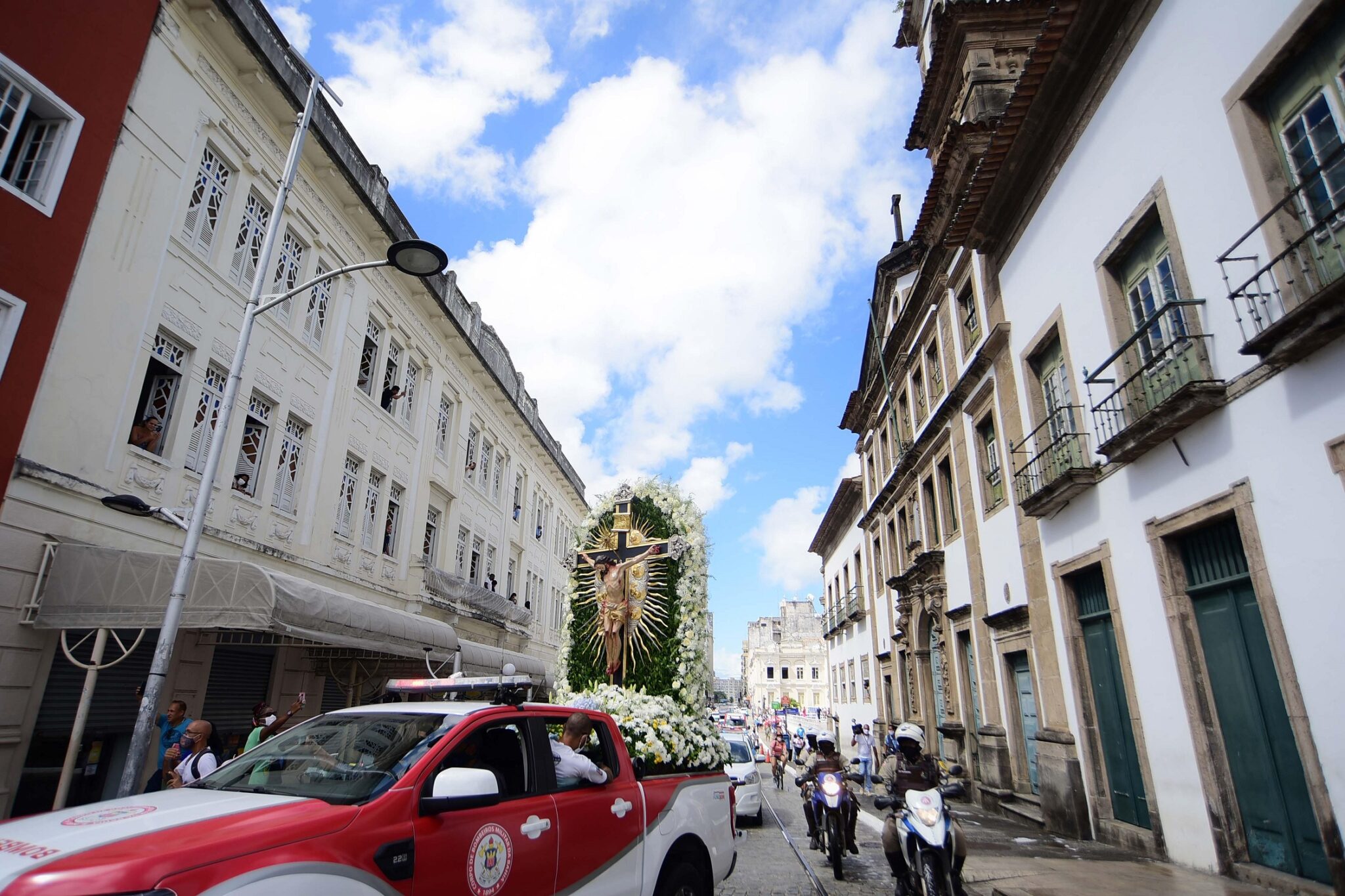 Imagem do Senhor do Bonfim em cortejo pelas ruas de Salvador