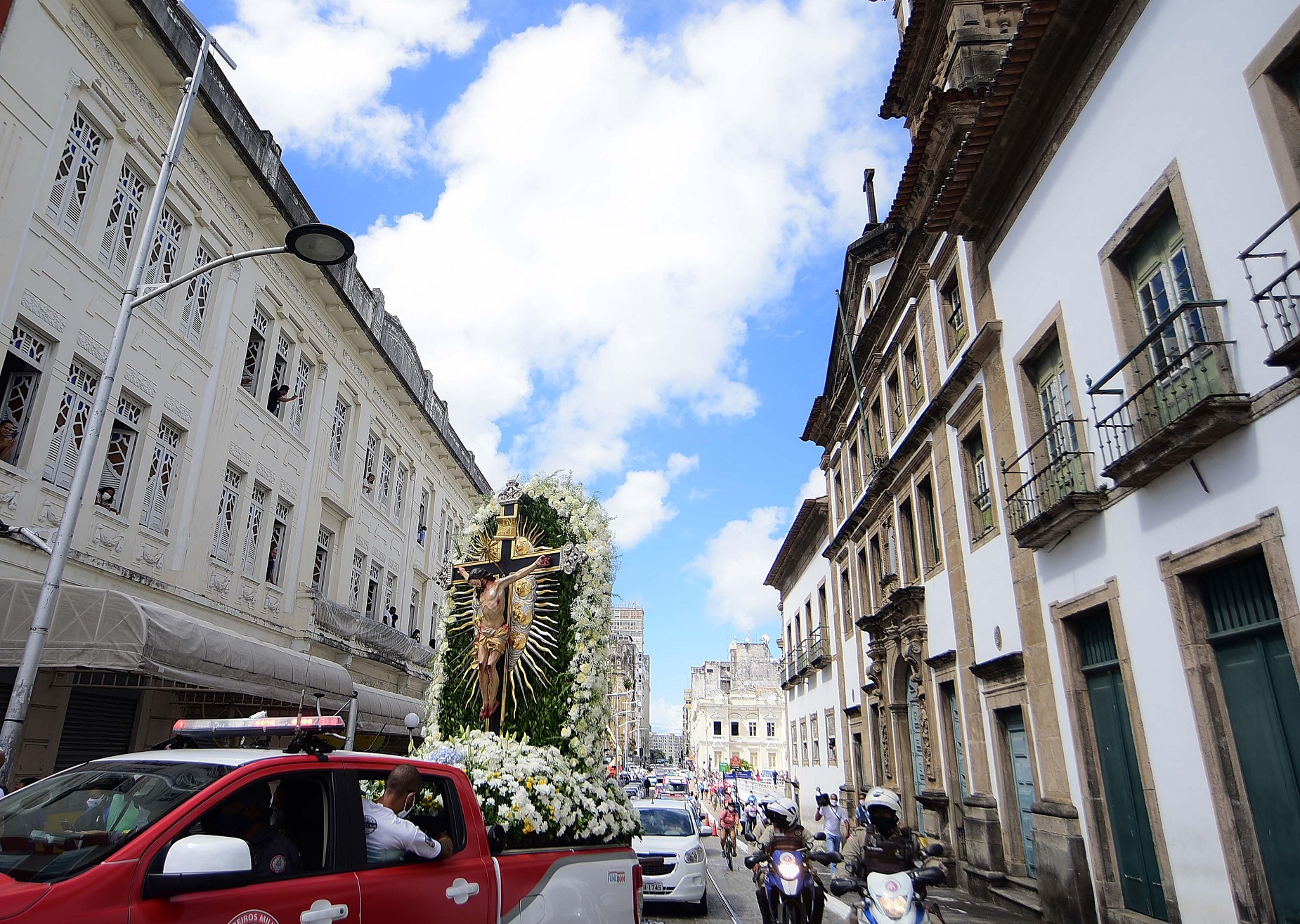 Imagem do Senhor do Bonfim em cortejo pelas ruas de Salvador