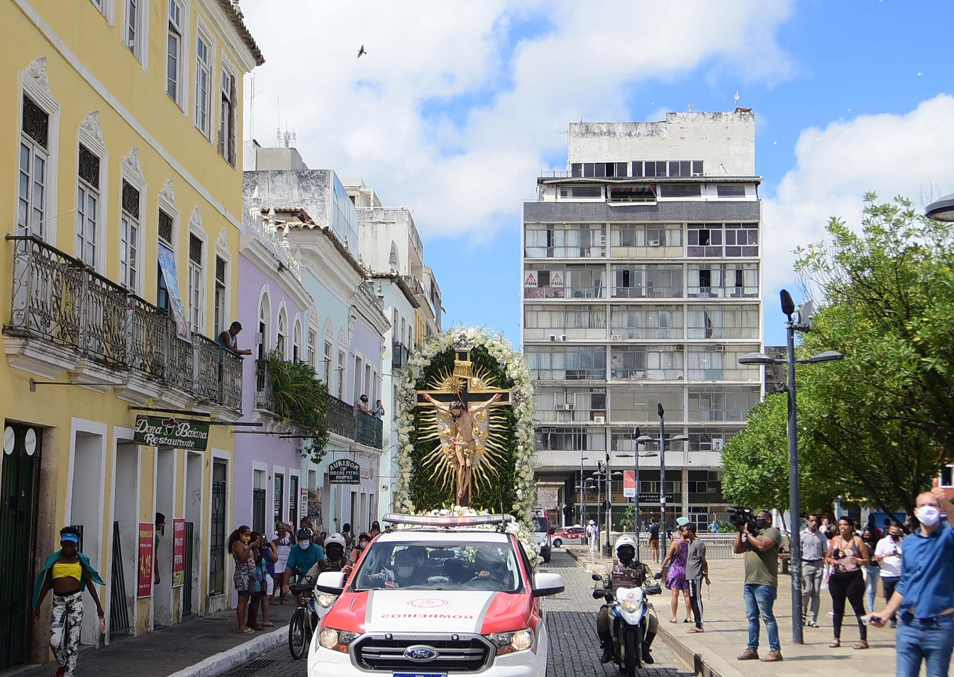 Imagem do Senhor do Bonfim em cortejo pelas ruas de Salvador