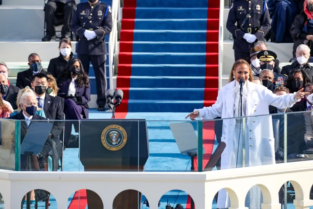 Jennifer Lopez se apresenta durante a posse
