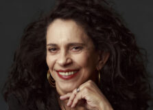 Gal Costa lança os dois últimos singles do álbum que reúne 10 duetos