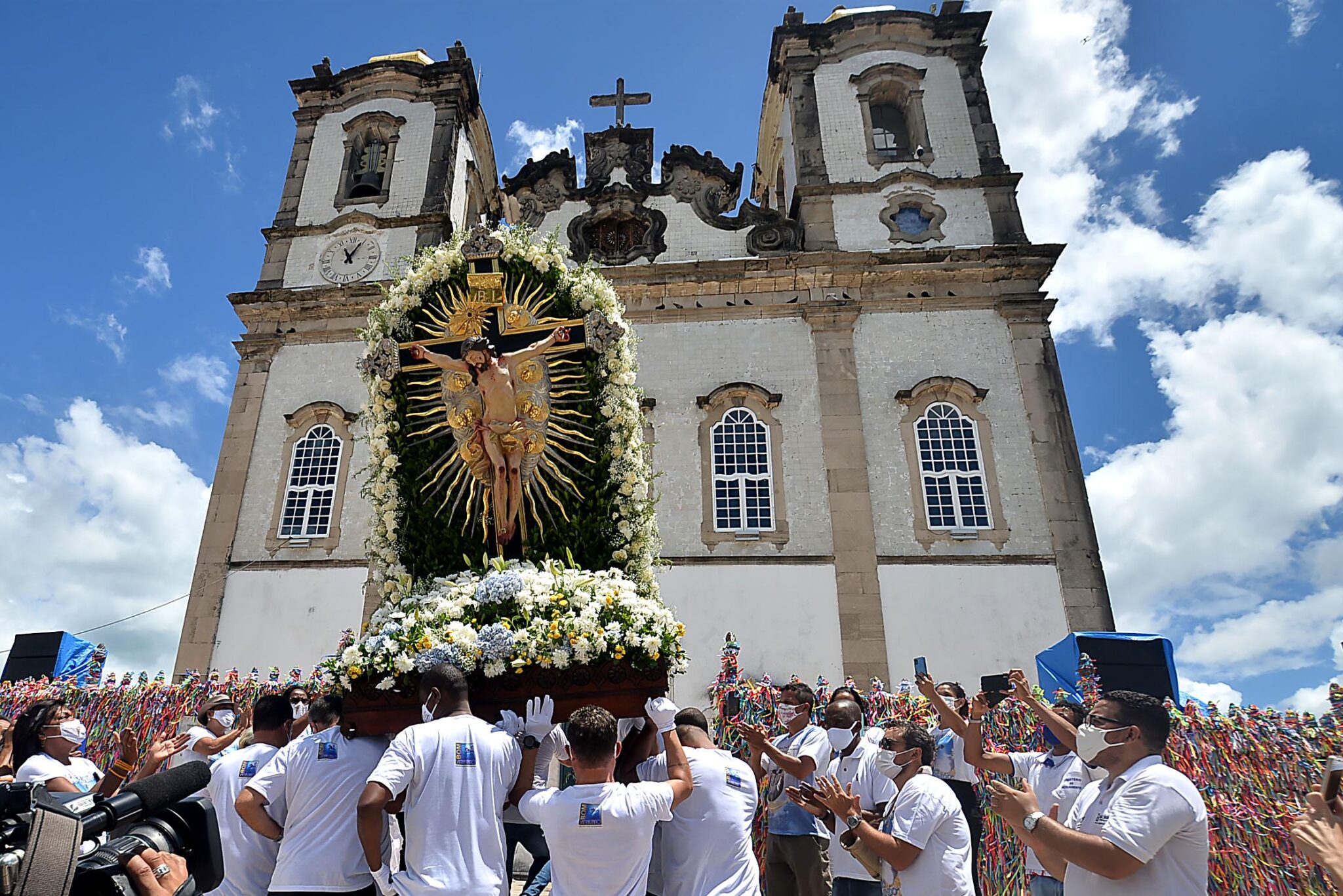 Imagem do Senhor do Bonfim em cortejo pelas ruas de Salvador