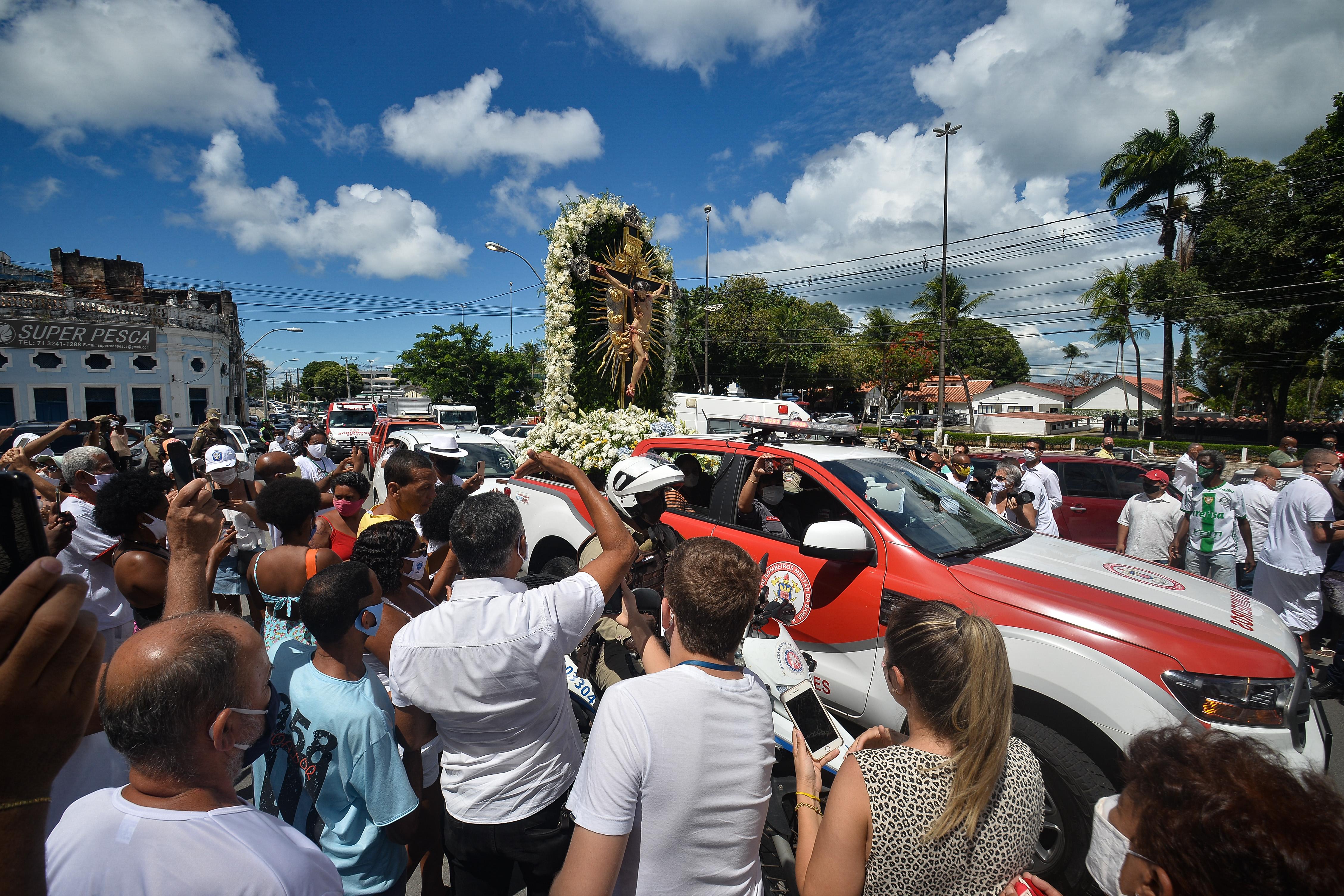 Imagem do Senhor do Bonfim em cortejo pelas ruas de Salvador