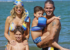 Samara e Marcelo Checon aproveitam Trancoso em família
