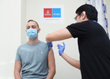 Emirates Group começou a vacinar funcionários contra a Covid-19