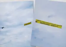 Ilhada em reality, Anitta recebe declaração nas alturas