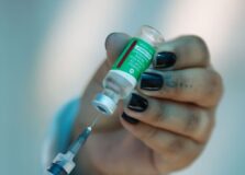 Governo Federal não cumpre entrega planejada de vacinas para o 1º semestre de 2021