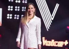 Claudia Leitte lembra que imitava apresentações de famosa na infância