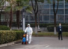 OMS faz comunicado sobre a probabilidade do Coronavírus ter escapado de laboratório