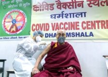 Dalai Lama é vacinado contra a Covid-19