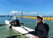 Bel Borba faz travessia de canoa a remo na Baía de Todos os Santos