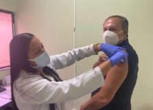 João Gualberto é vacinado contra a Covid-19