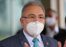“Isso é plausível”, diz Queiroga sobre vacinar toda população brasileira em 2021
