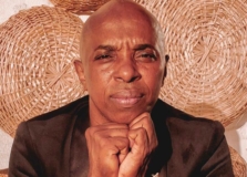 Robertinho Chaves recebe honraria do senado francês