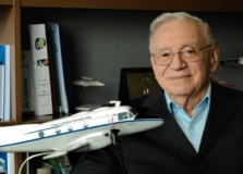 Dr. Ozires Silva, fundador da Embraer, lança livro para empreendedores