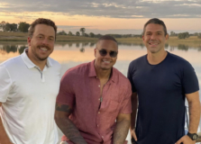 Marcus Buaiz recebe Léo Santana na fazenda da família Camargo