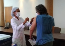 Profissionais da imprensa já estão sendo vacinados em Salvador