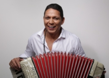 Targino Gondim encerra temporada do MPB em movimento com live gratuita