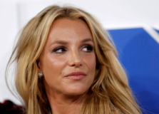 Britney Spears é autorizada a escolher seu próprio advogado e pede investigação contra o pai