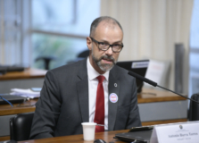 Presidente da Anvisa acredita que algumas vacinas demandarão terceira dose