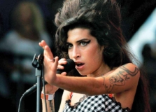 ‘Reclaiming Amy’: Novo documentário sobre Amy Winehouse será lançado nesta sexta-feira (23)
